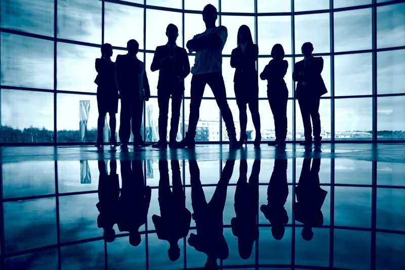 silhouette-confident-businesspeople (1)